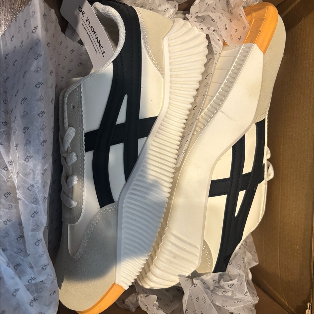 New with tags DeFlorance vintage sneakers
